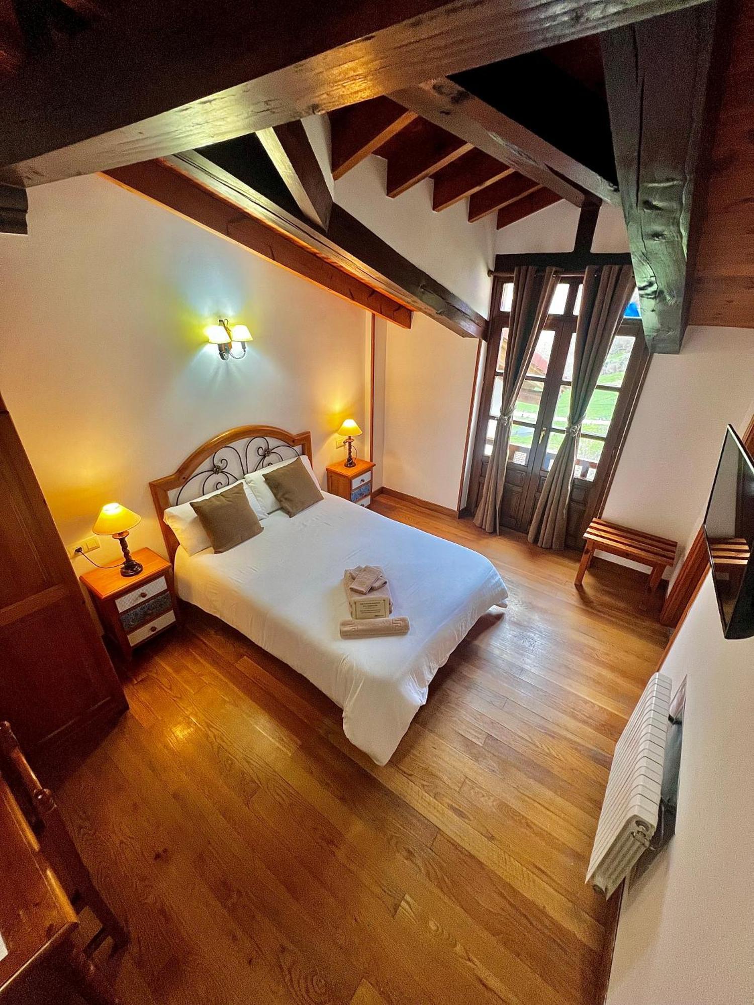 Hotel Rural El Sestil Dobres Exterior photo